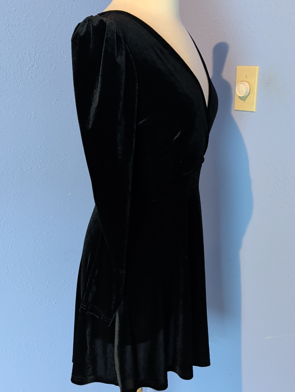 Velvet Black Dress - Picture 5 of 6